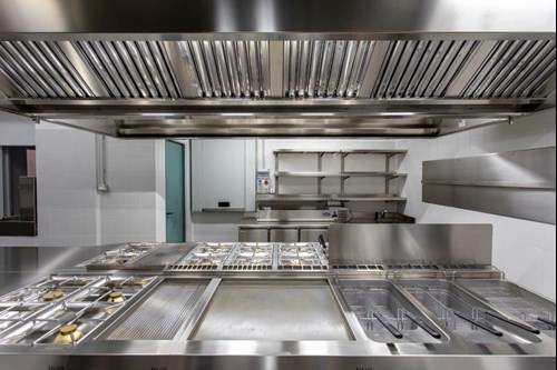 Cucina industriale realizzata da L'Artigiana